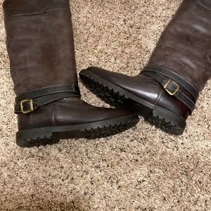 La Canadienne size 8 B brown leather boots. Made in Canada
